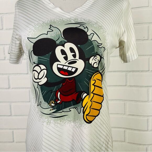 10/$25🦋 Disney Parks White Mickey Mouse Graphic Tee - Size Medium - Picture 3 of 14